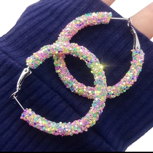 **NWOT** Iredescent Circle 45 mm earrings - Picture 6 of 6